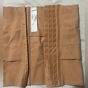 Leonisa 3 belts waist cincher Brand new with detached tags/